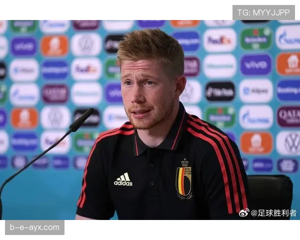 斯洛伐克门将杜布拉夫卡国际赛场表现抢眼，引发广泛关注