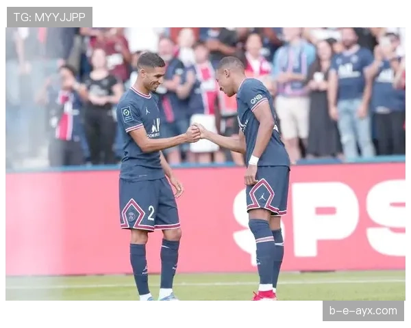 阿什拉夫入选FIFA最佳阵容，出色表现引发广泛关注