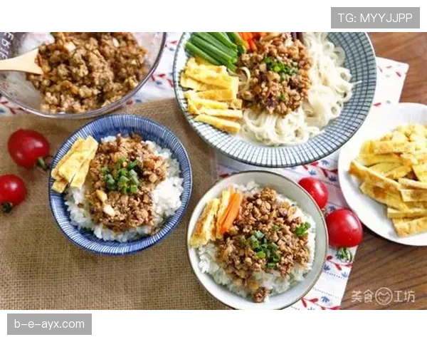 施洋训练完直接啃生鸡胸肉，这自律看得我饭都吃不香了